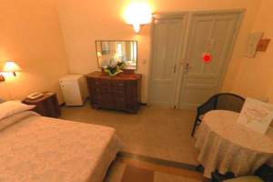 Xtrallusion offers characteristic Bed and Breakfast, B&B, Guest House, Hotel, Albergo and Country Lodge accommodation in Italy. Plus independent self-guided Walking, Adventure, Activity, Skiing and Paragliding Holiday itineraries on the Italian Rivieras, in the Italian Lakes, in the Italian Alps and in some of the most beautiful corners of Italy.